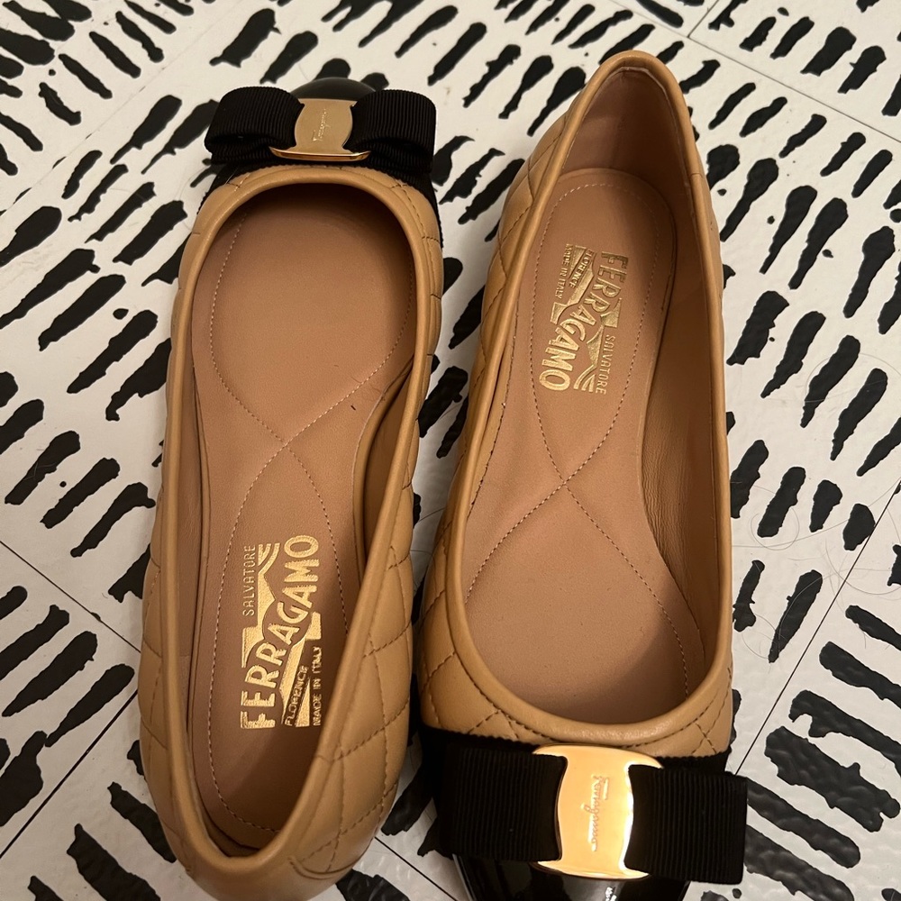 Beautiful flats only worn once